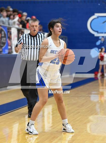 Thumbnail 1 in Decatur vs Glen Rose (UIL 4A Area Playoff) photogallery.