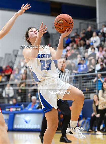 Thumbnail 1 in Decatur vs Glen Rose (UIL 4A Area Playoff) photogallery.