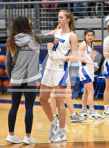 Thumbnail 3 in Decatur vs Glen Rose (UIL 4A Area Playoff) photogallery.