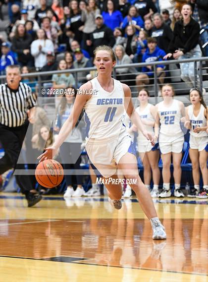 Thumbnail 3 in Decatur vs Glen Rose (UIL 4A Area Playoff) photogallery.