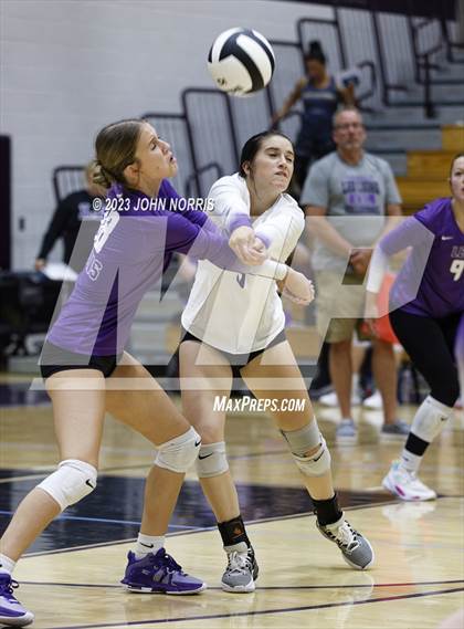 Thumbnail 2 in Fort Wayne Blackhawk Christian @ Leo photogallery.
