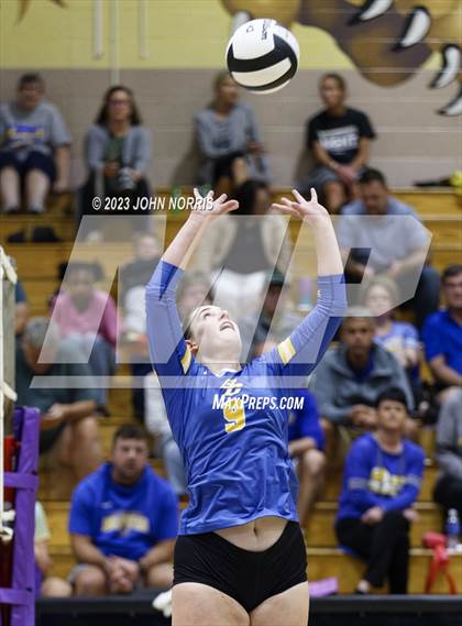 Thumbnail 2 in Fort Wayne Blackhawk Christian @ Leo photogallery.