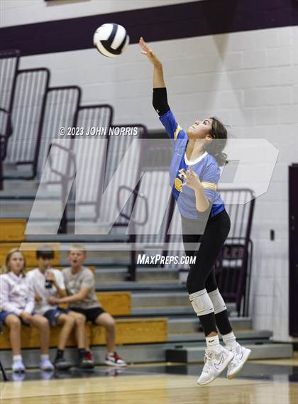 Thumbnail 2 in Fort Wayne Blackhawk Christian @ Leo photogallery.