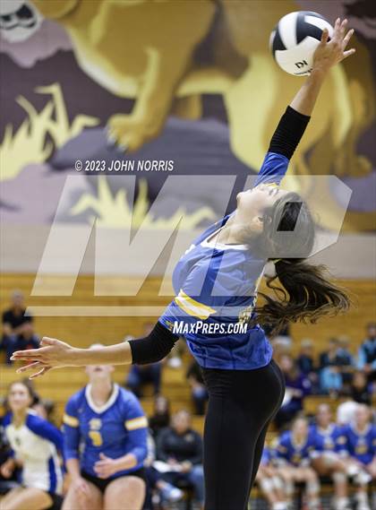 Thumbnail 1 in Fort Wayne Blackhawk Christian @ Leo photogallery.