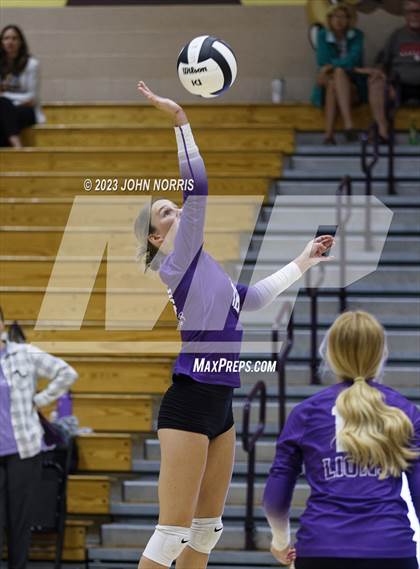 Thumbnail 2 in Fort Wayne Blackhawk Christian @ Leo photogallery.