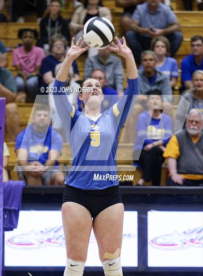 Thumbnail 3 in Fort Wayne Blackhawk Christian @ Leo photogallery.