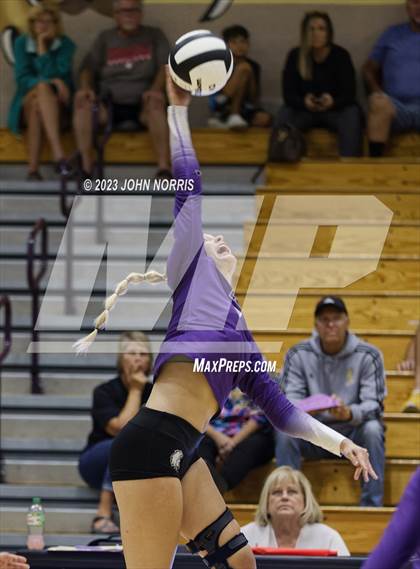 Thumbnail 2 in Fort Wayne Blackhawk Christian @ Leo photogallery.