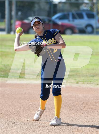 Thumbnail 1 in Schurr @ Montebello photogallery.