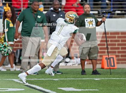 Thumbnail 3 in DeSoto vs. Carroll (UIL 6A Division 1 Region 1 Area) photogallery.
