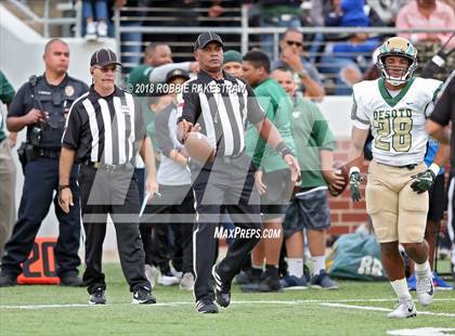 Thumbnail 3 in DeSoto vs. Carroll (UIL 6A Division 1 Region 1 Area) photogallery.