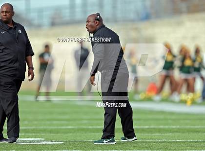 Thumbnail 2 in DeSoto vs. Carroll (UIL 6A Division 1 Region 1 Area) photogallery.