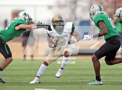 Thumbnail 1 in DeSoto vs. Carroll (UIL 6A Division 1 Region 1 Area) photogallery.
