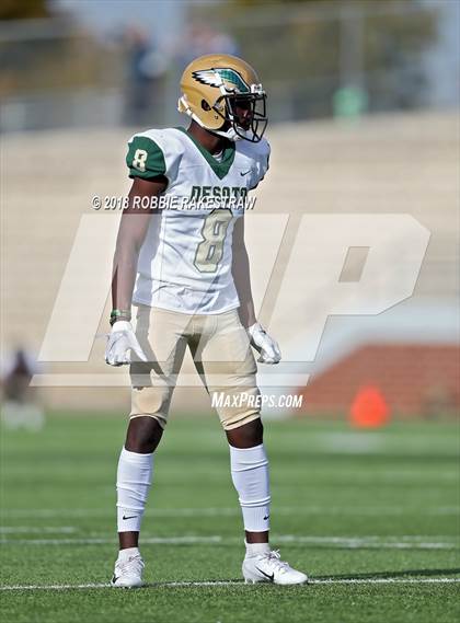 Thumbnail 3 in DeSoto vs. Carroll (UIL 6A Division 1 Region 1 Area) photogallery.
