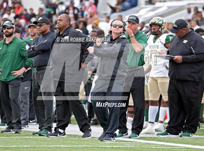 Thumbnail 3 in DeSoto vs. Carroll (UIL 6A Division 1 Region 1 Area) photogallery.