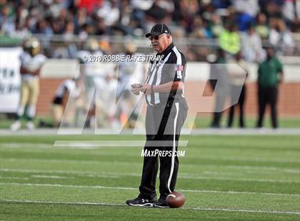 Thumbnail 1 in DeSoto vs. Carroll (UIL 6A Division 1 Region 1 Area) photogallery.
