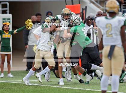 Thumbnail 1 in DeSoto vs. Carroll (UIL 6A Division 1 Region 1 Area) photogallery.