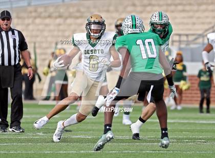 Thumbnail 1 in DeSoto vs. Carroll (UIL 6A Division 1 Region 1 Area) photogallery.