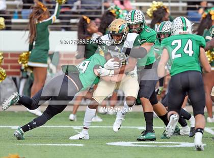 Thumbnail 2 in DeSoto vs. Carroll (UIL 6A Division 1 Region 1 Area) photogallery.