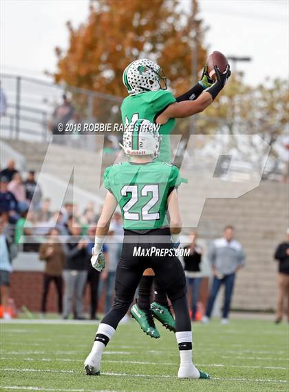 Thumbnail 2 in DeSoto vs. Carroll (UIL 6A Division 1 Region 1 Area) photogallery.
