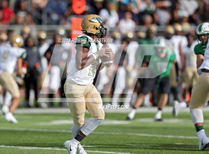 Thumbnail 3 in DeSoto vs. Carroll (UIL 6A Division 1 Region 1 Area) photogallery.