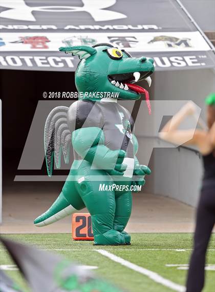 Thumbnail 3 in DeSoto vs. Carroll (UIL 6A Division 1 Region 1 Area) photogallery.