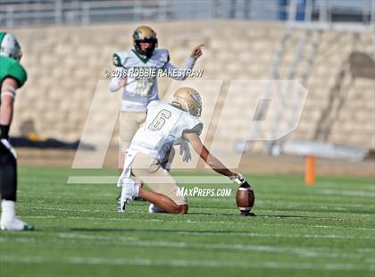 Thumbnail 3 in DeSoto vs. Carroll (UIL 6A Division 1 Region 1 Area) photogallery.