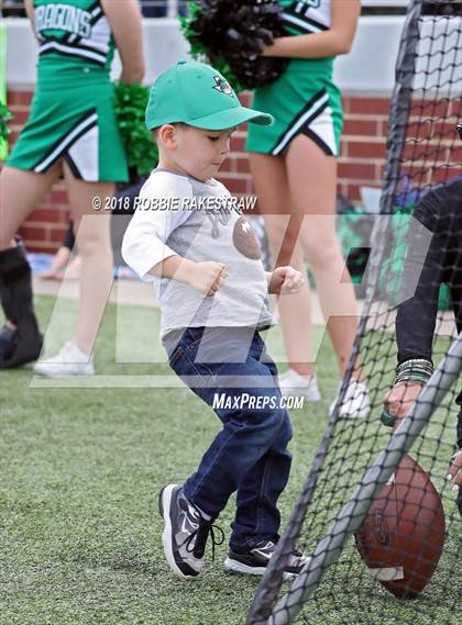 Thumbnail 3 in DeSoto vs. Carroll (UIL 6A Division 1 Region 1 Area) photogallery.