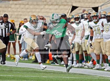 Thumbnail 3 in DeSoto vs. Carroll (UIL 6A Division 1 Region 1 Area) photogallery.