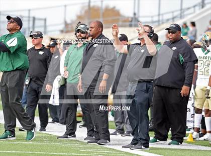 Thumbnail 2 in DeSoto vs. Carroll (UIL 6A Division 1 Region 1 Area) photogallery.