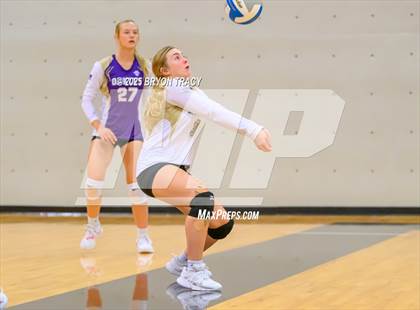 Thumbnail 1 in Oakley @ Southwestern Heights photogallery.