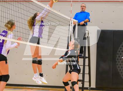 Thumbnail 1 in Oakley @ Southwestern Heights photogallery.