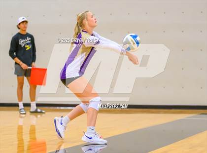 Thumbnail 2 in Oakley @ Southwestern Heights photogallery.