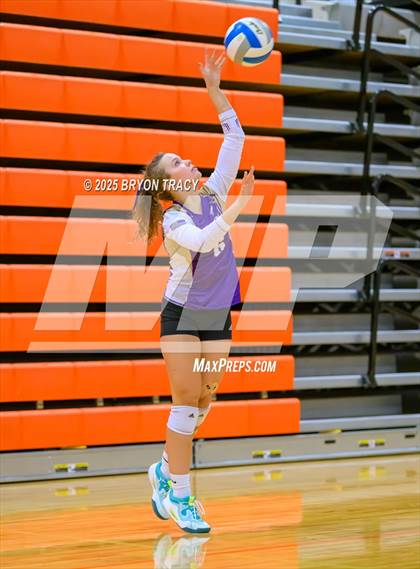 Thumbnail 1 in Oakley @ Southwestern Heights photogallery.