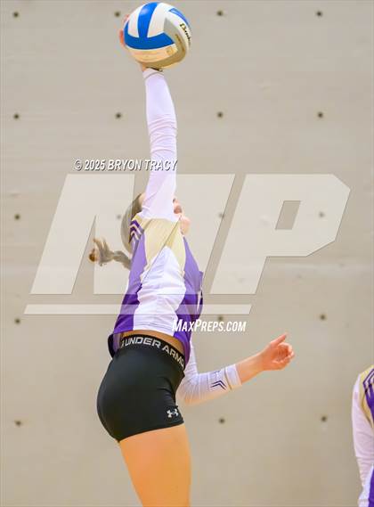 Thumbnail 1 in Oakley @ Southwestern Heights photogallery.