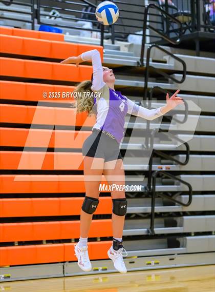 Thumbnail 1 in Oakley @ Southwestern Heights photogallery.