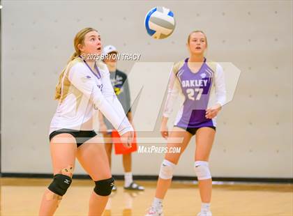 Thumbnail 1 in Oakley @ Southwestern Heights photogallery.