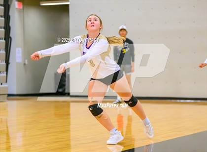 Thumbnail 2 in Oakley @ Southwestern Heights photogallery.