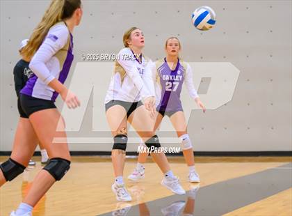 Thumbnail 1 in Oakley @ Southwestern Heights photogallery.