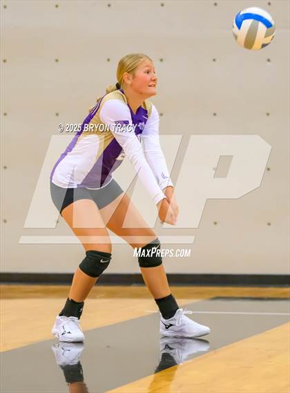 Thumbnail 1 in Oakley @ Southwestern Heights photogallery.