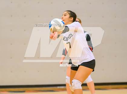 Thumbnail 1 in Oakley @ Southwestern Heights photogallery.