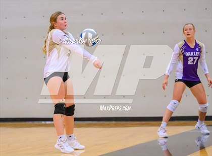 Thumbnail 1 in Oakley @ Southwestern Heights photogallery.