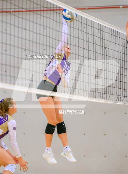 Thumbnail 1 in Oakley @ Southwestern Heights photogallery.