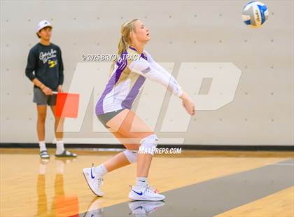 Thumbnail 1 in Oakley @ Southwestern Heights photogallery.