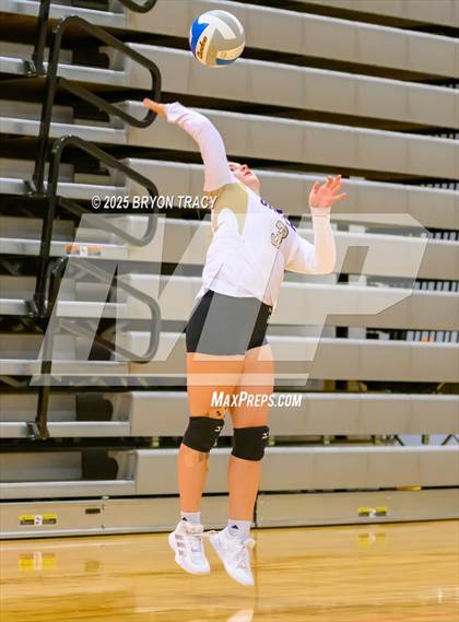 Thumbnail 2 in Oakley @ Southwestern Heights photogallery.