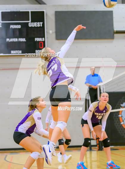 Thumbnail 1 in Oakley @ Southwestern Heights photogallery.