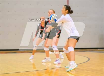 Thumbnail 1 in Oakley @ Southwestern Heights photogallery.