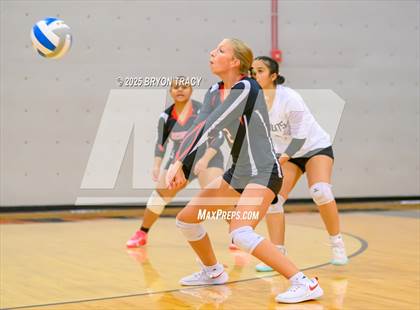 Thumbnail 1 in Oakley @ Southwestern Heights photogallery.