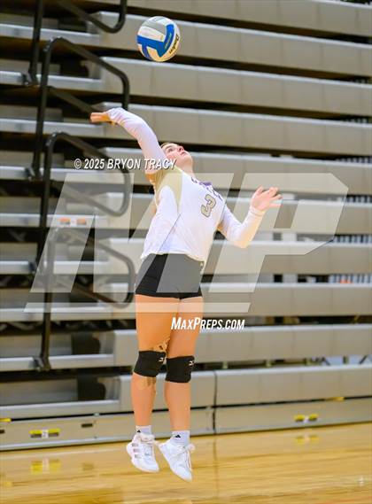 Thumbnail 2 in Oakley @ Southwestern Heights photogallery.