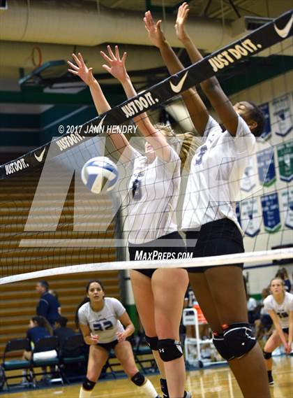 Thumbnail 2 in Fayetteville vs. La Costa Canyon (Durango Fall Classic) photogallery.