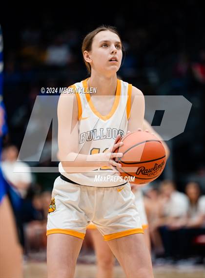 Thumbnail 2 in Olmsted Falls vs. Springboro (OHSAA Division 1 Final) photogallery.